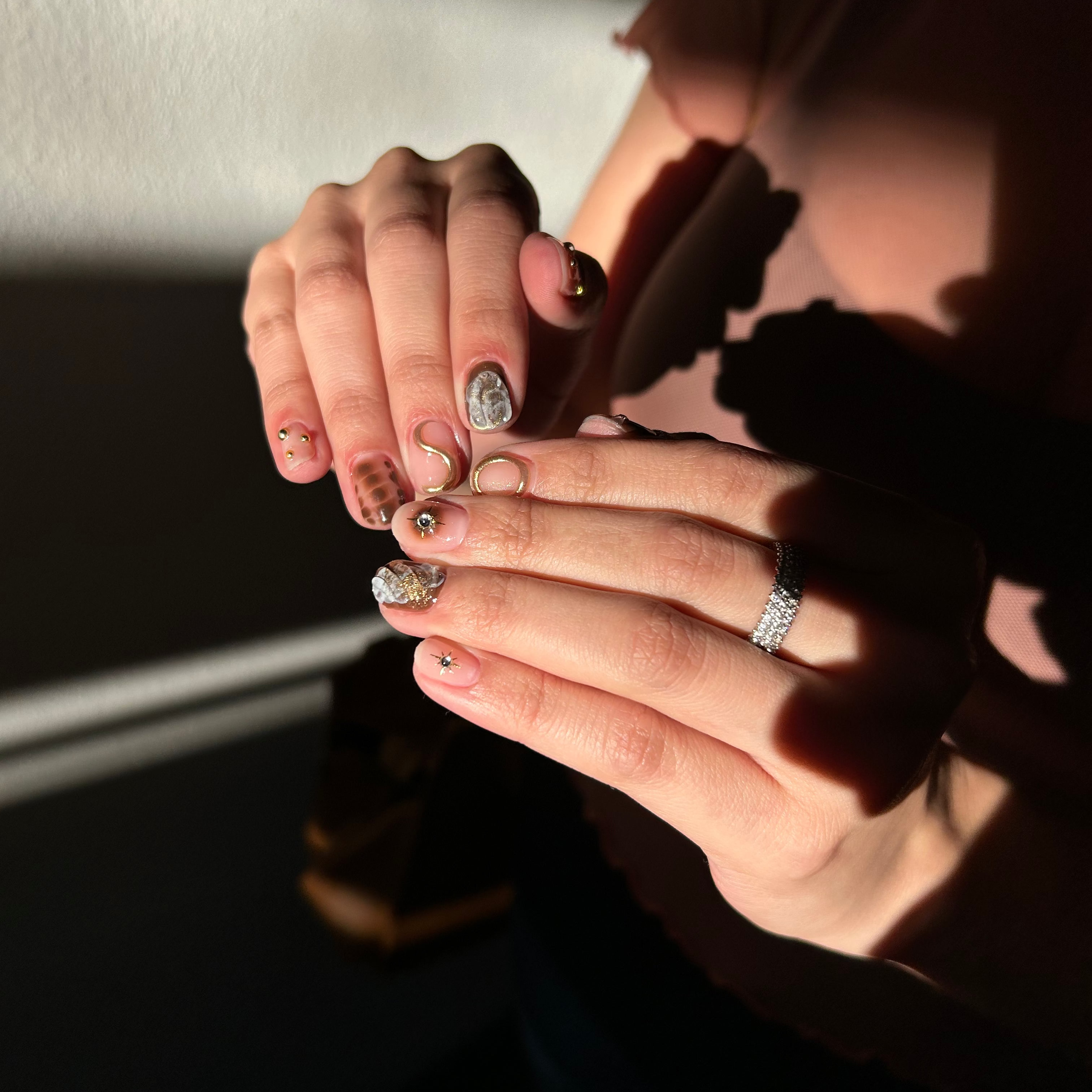 Manicura + cita de arte (premium)